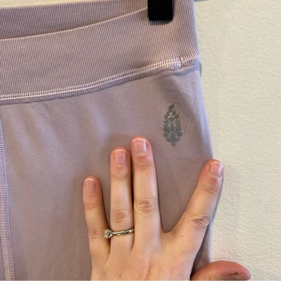 Free people movement leggings in women’s size m/l lavendar new with tags - Picture 4 of 12